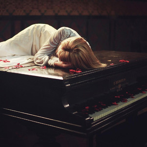 被三个男人捏奶头着玩弄视频
