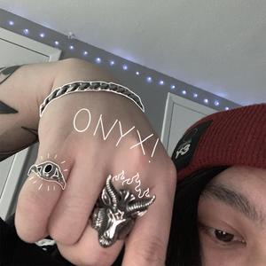 被三个男人捏奶头着玩弄视频
