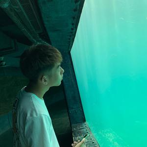 被三个男人捏奶头着玩弄视频
